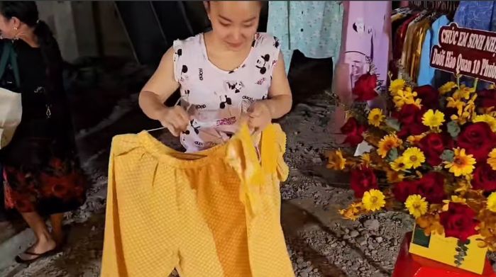 Vợ bị dè bỉu, Dương Lâm mua 200 bộ đồ làm quà, bánh kem cũng độc lạ