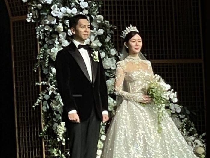 In tư nhà gái ồn ào, Lee Seung Gi vẫn nhất định cưới Lee Da In