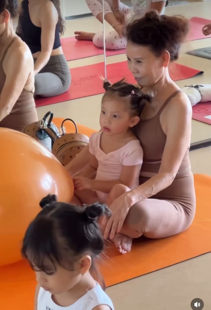 Lisa - Leon nhà Hà Hồ: Chăm tập thể dục còn sở hữu gen trội của bố mẹ