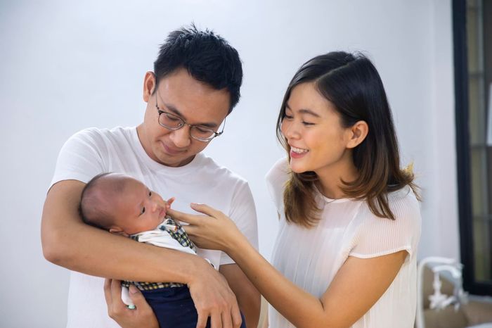 Mâu Thủy được chồng sắp cưới cưng hết mực, giúp đỡ chăm con