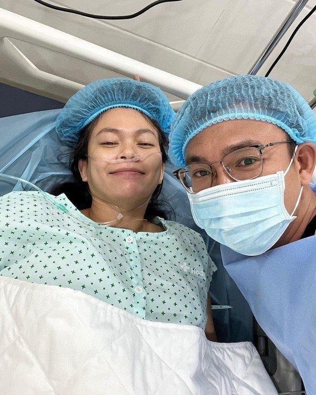 Mâu Thủy được chồng sắp cưới cưng hết mực, giúp đỡ chăm con