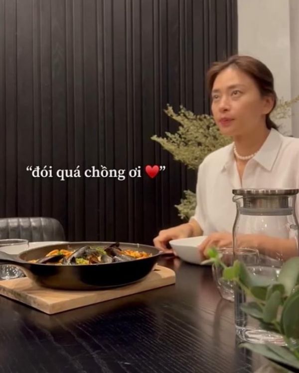 Ngô Thanh Vân được chồng chiều: Huy Trần nấu ăn, rửa bát đủ 3 bữa