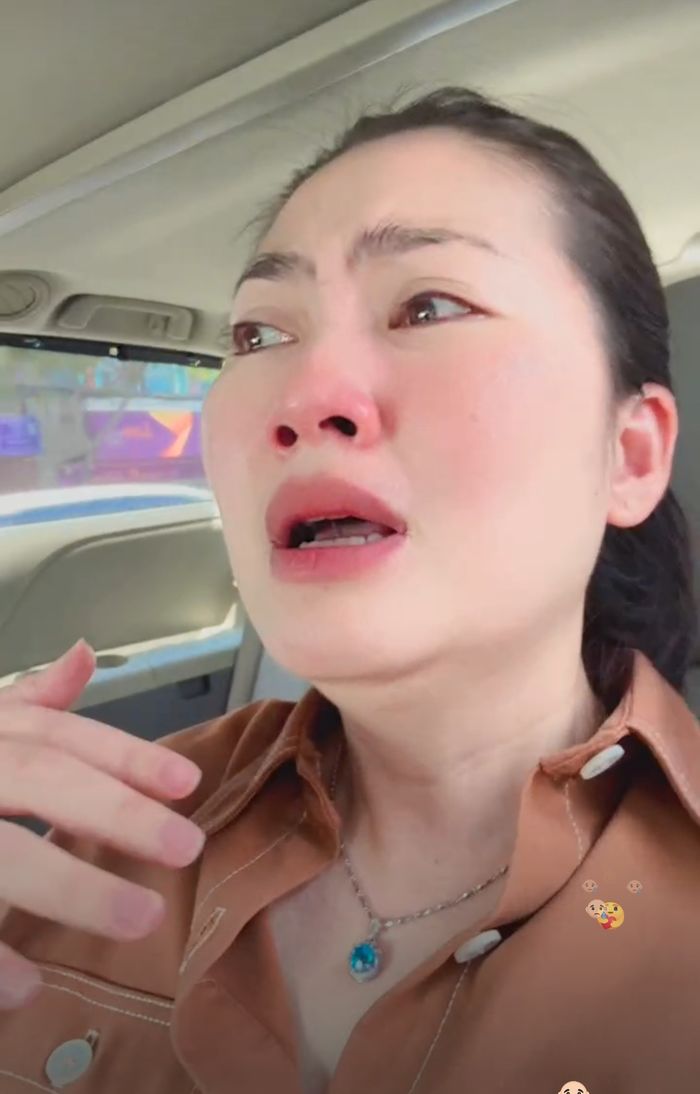 Ngọc Lan khóc nức nở trên livestream vì bị lừa tiền bảo hiểm