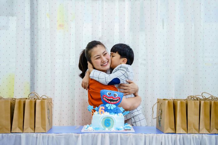 Ngọc Lan nhận gạch đá vì bóc trần mánh khóe mất tiền từ bảo hiểm