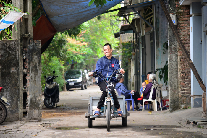 Người bố khuyết tật vẫn nuôi 2 con học giỏi nhất khối