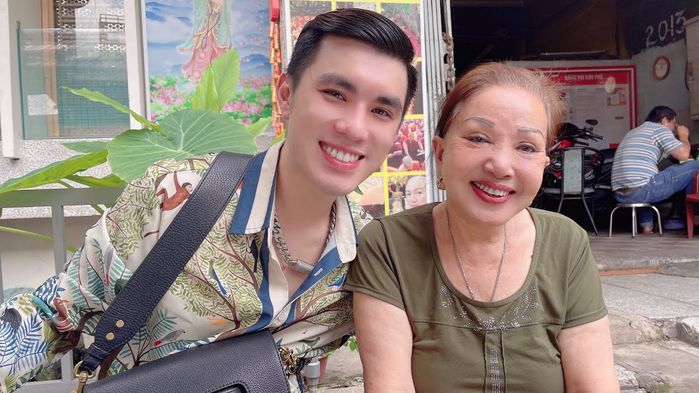 NSND Kim Cương đi thăm NS Hồng Nga: Rơi lệ vì câu nói của đồng nghiệp