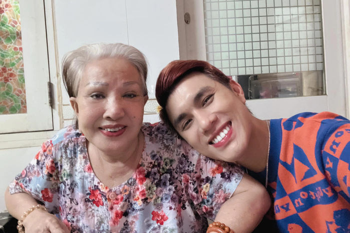 NSND Kim Cương đi thăm NS Hồng Nga: Rơi lệ vì câu nói của đồng nghiệp