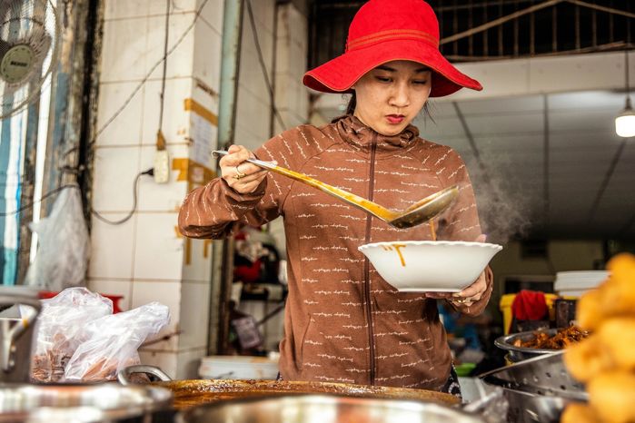 Quán cà ri vịt 30 tuổi ở Bạc Liêu: Con gái quyết giữ hương vị gia đình