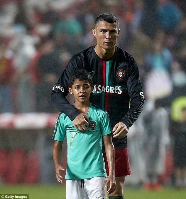 Con trai Ronaldo tương lai nối nghiệp bố siêu cao: 13 tuổi cao 1m70