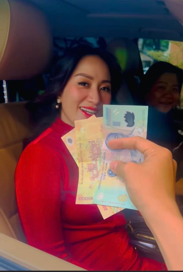 Tiền lương của sao Việt được vợ phát sau kết hôn: Phan Hiển chỉ 710K