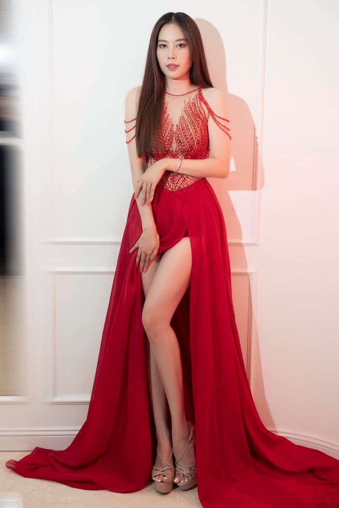 Sau 8 tháng thi Miss World Vietnam, Nam Em mới diện lại đồ tắm