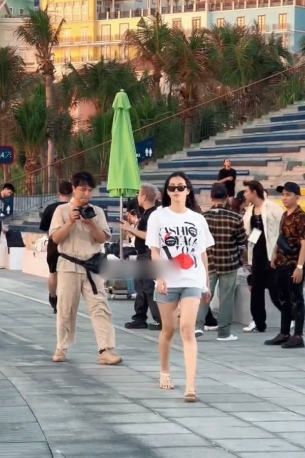 Tiểu Vy phục thù: Visual “gánh còng lưng” vẫn không vớt được catwalk