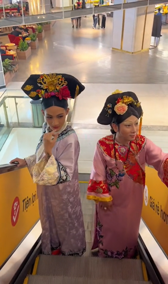 Trào lưu cosplay độc lạ đi siêu thị: Nhiều nơi cấm cửa công chúa