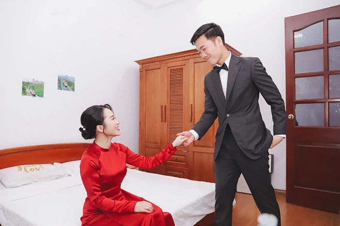 Từng làm mất lòng fan vì đùa kém duyên, vợ Xuân Trường giờ đã khác
