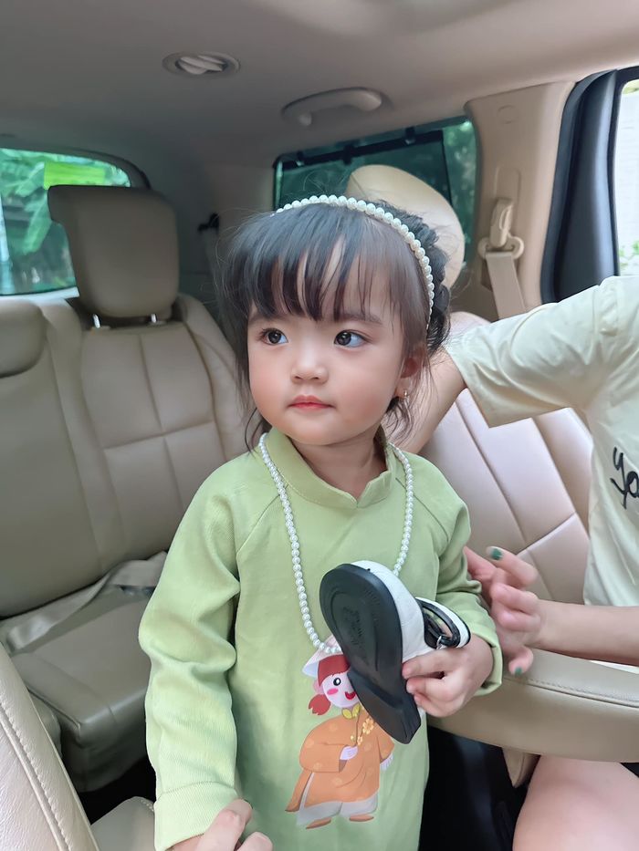 Từng sinh thiếu tháng, con gái Mạc Văn Khoa nay ra dáng cô hai bún đậu