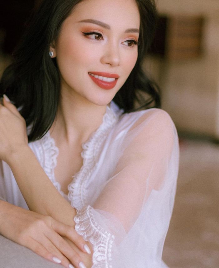 Phillip Nguyễn nhá nhẹ ảnh trước tiệc tại Sài Gòn, nhắn nhủ tình cảm