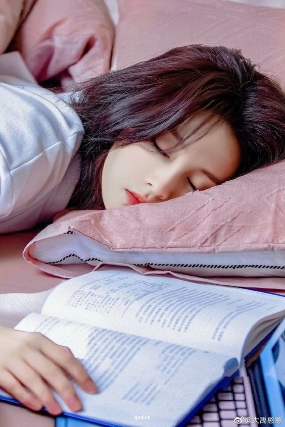Chia phe trước quan điểm: Sống để làm hay làm để sống