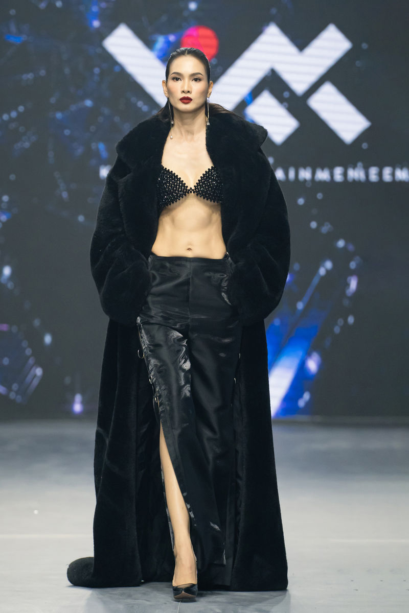 Siêu mẫu Anh Thư khoe body cực gắt trong thiết kế của NTK Vương Khang