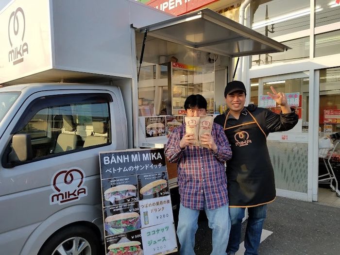 Cặp đôi Việt bán bánh mì 135.000 đồng tại Nhật: Bán hết cả nghìn chiếc