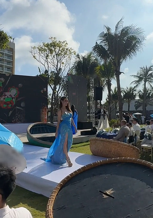 Cuộc thi Hoa hậu nhan nhản sạn: Thí sinh ngất xỉu vì nắng