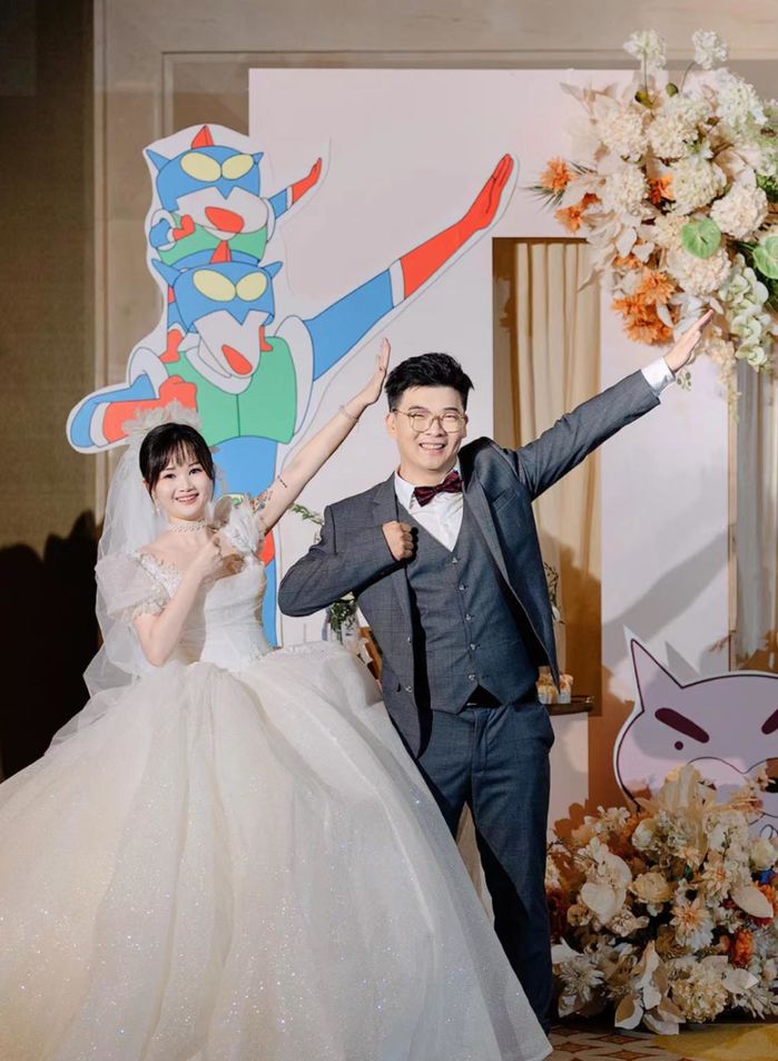 Cô dâu chú rể tổ chức đám cưới theo phong cách hoạt hình nhóc Shin
