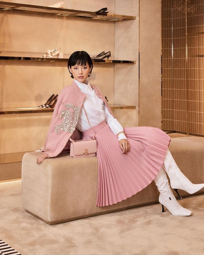 BST giày của Cô Em Trendy Khánh Linh: Đôi rẻ cũng 15 triệu đồng