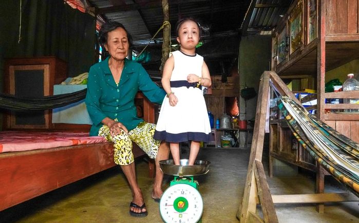 Cuộc sống của cô gái nhỏ nhất Việt Nam, 21 tuổi chỉ nặng hơn 8kg