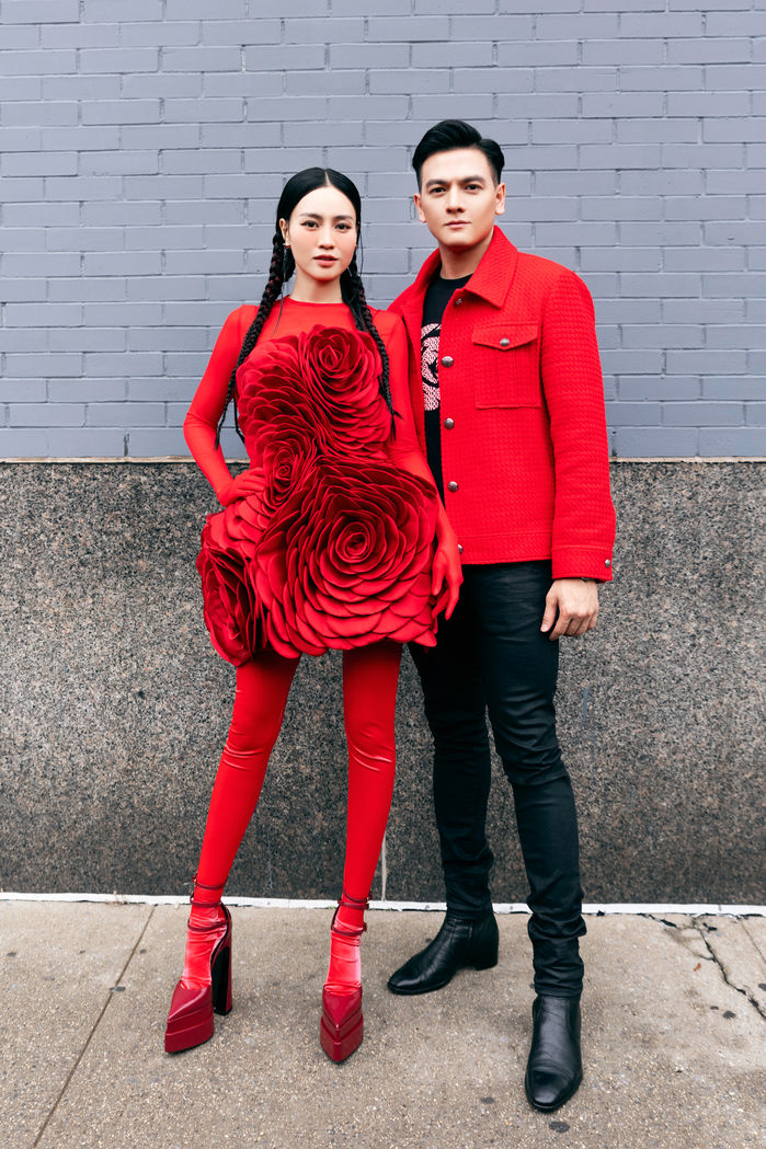 Ngọc Châu và Miss Universe 2022 hội ngộ ở show thời trang của NTK Việt