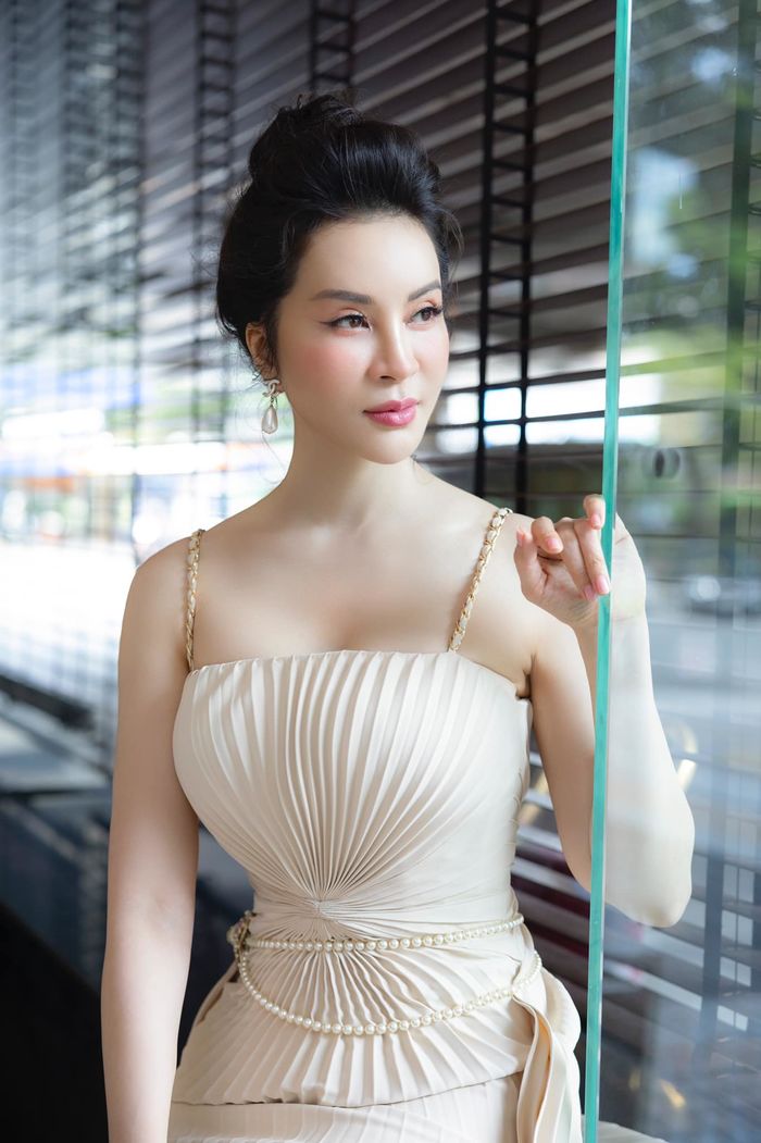 MC Thanh Mai chia sẻ tuyệt chiêu giữ vòng eo 58cm ở tuổi 49