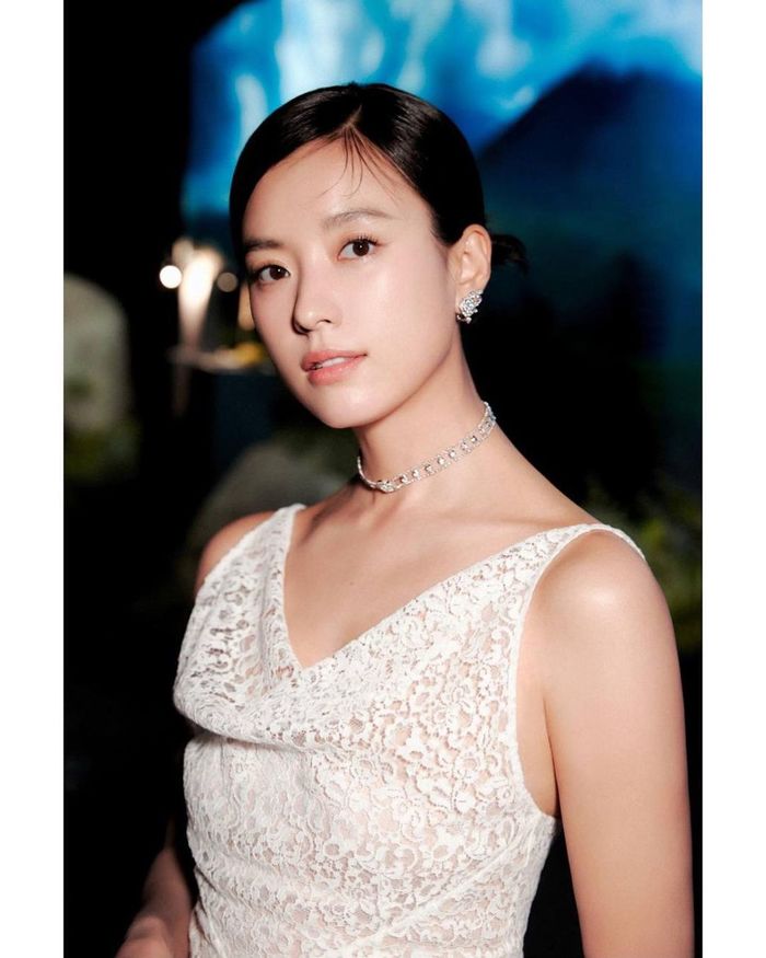 Nữ chính Moving Han Hyo Joo: U40 da vẫn căng mướt 