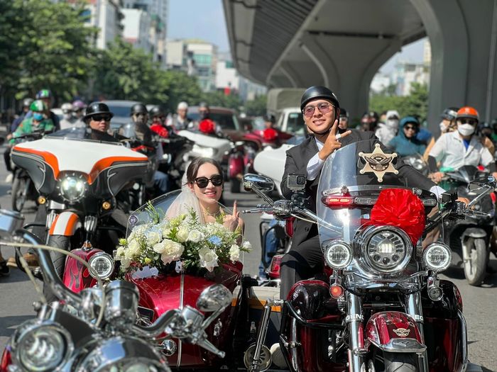 Chú rể ở Hà Nội gây sốt khi rước dâu bằng dàn mô tô siêu khủng 20 tỷ