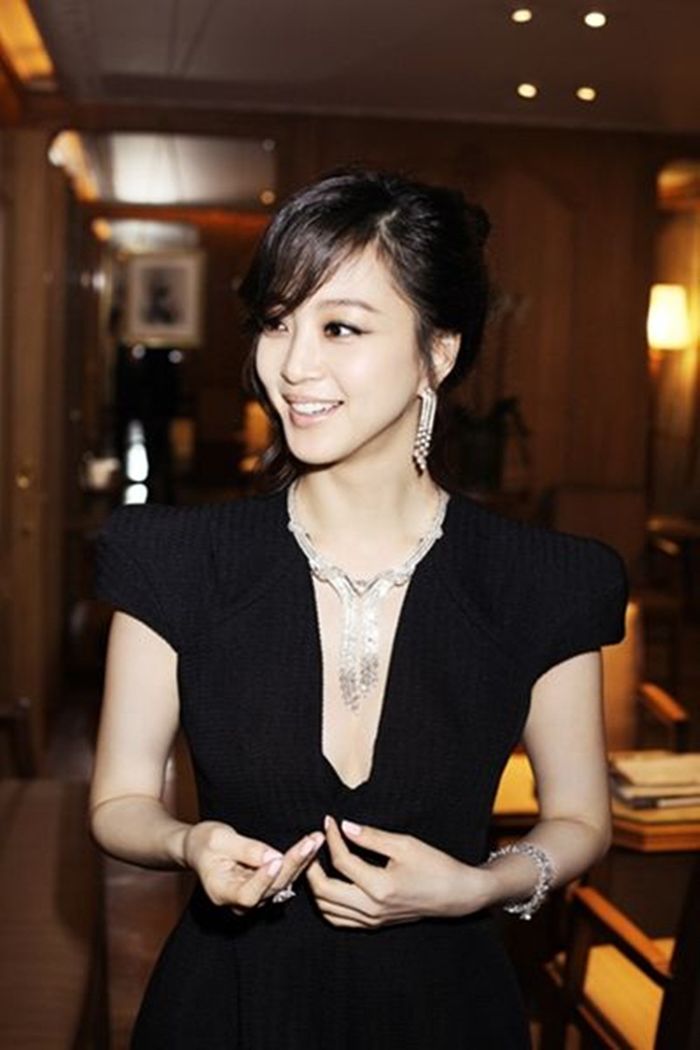 Sao Hàn đeo trang sức bằng cả gia tài: Song Hye Kyo dát 70 tỷ