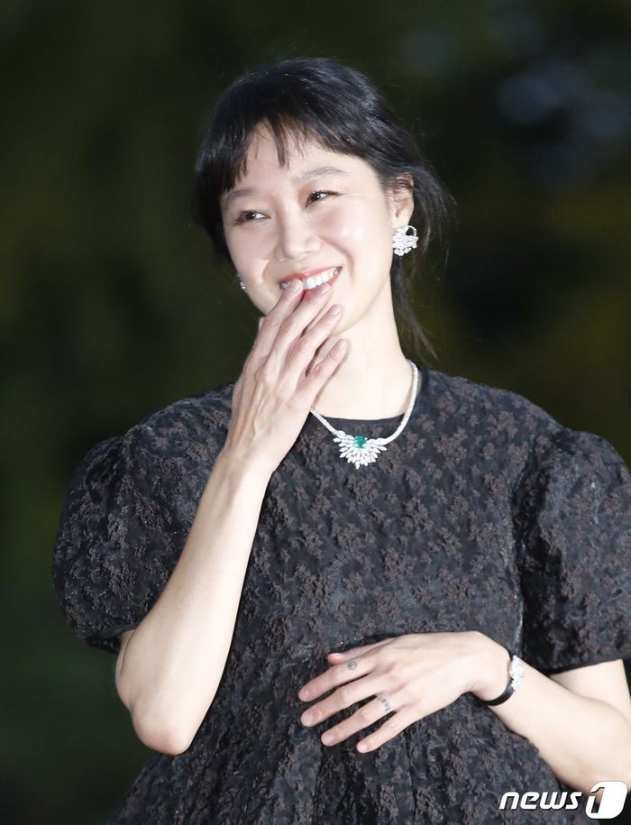 Sao Hàn đeo trang sức bằng cả gia tài: Song Hye Kyo dát 70 tỷ