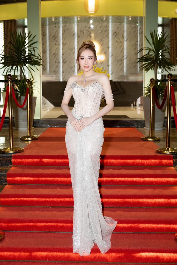 Huỳnh Như đồng hành cùng dàn thí sinh Miss Cosmo Vietnam 2023