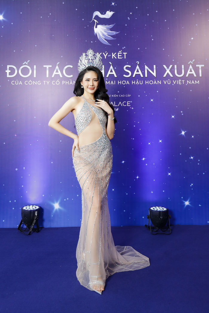 Hương Giang - Dược Sĩ Tiến đồng hành cùng Miss Universe Vietnam