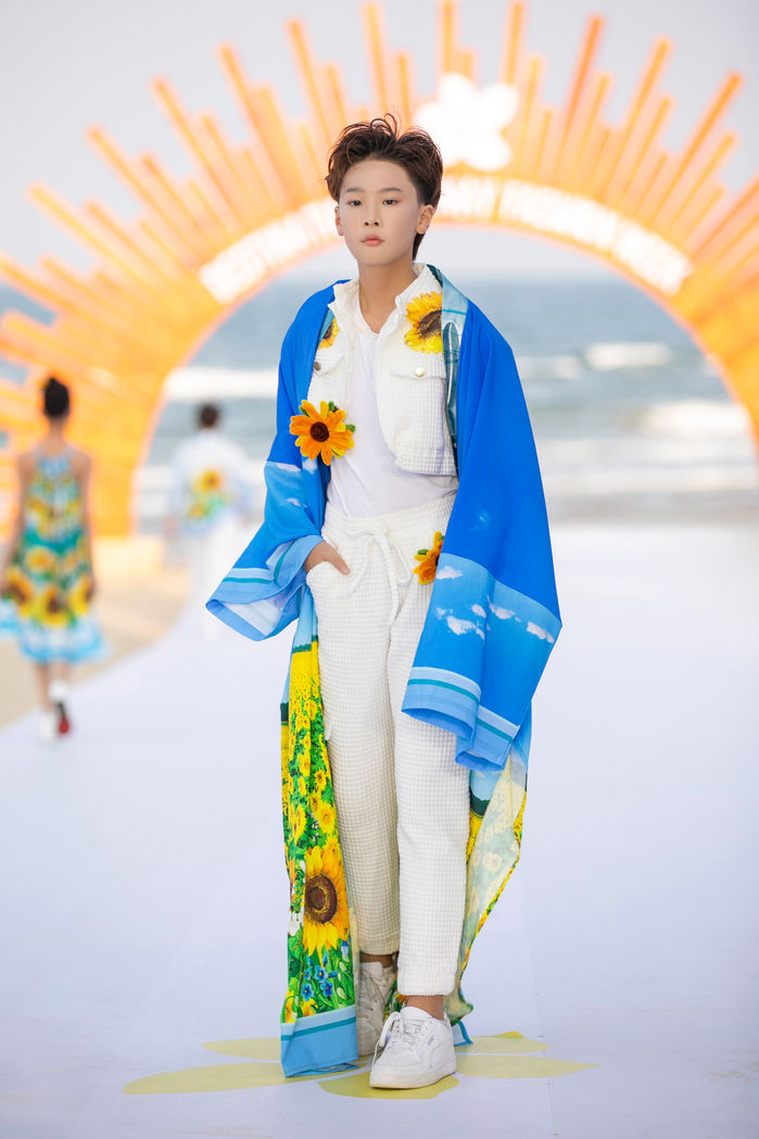 MC nhí Tuấn Kiệt kiêm 2 vai trò tại Destination Runway Fashion Week