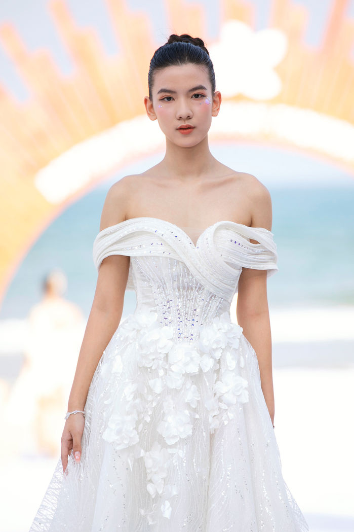 Model Teen Minh Anh đẹp rạng rỡ tại Destination Runway Fashion 2024