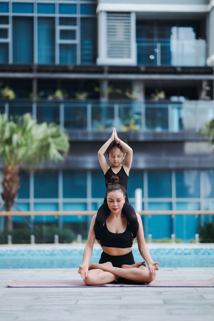 Trà Ngọc Hằng bật mí 5 lợi ích khi cho con gái nhỏ học môn yoga