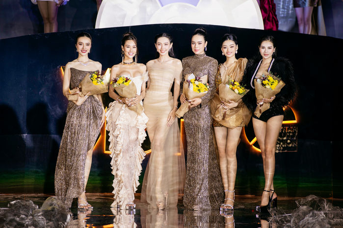 Dàn mỹ nhân đổ bộ thảm đỏ Vietnam Fashion Fest 8