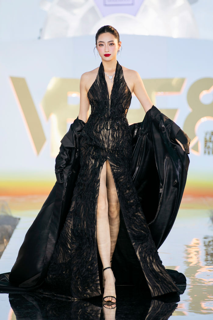 Dàn mỹ nhân đổ bộ thảm đỏ Vietnam Fashion Fest 8