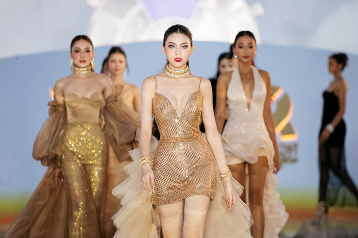 Dàn mỹ nhân đổ bộ thảm đỏ Vietnam Fashion Fest 8