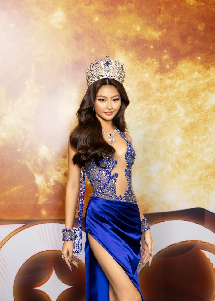 Dàn mỹ nhân Việt khoe sắc thảm đỏ khởi động cuộc thi Miss Cosmo 2025