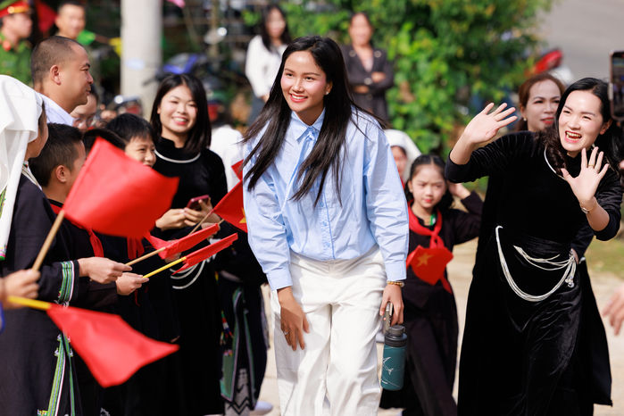 H’Hen Niê khánh thành 02 thư viện thân thiện tại Bắc Kạn