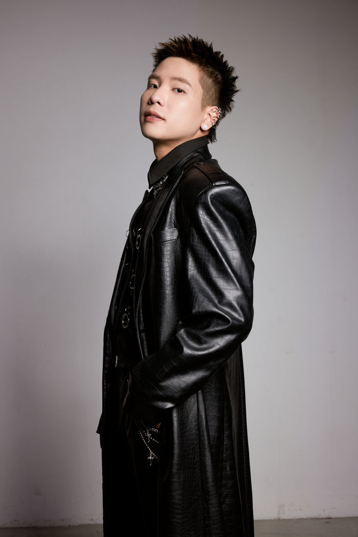 Quân A.P rủ Pháp Kiều hóa boy phố trong dự án Falling with you