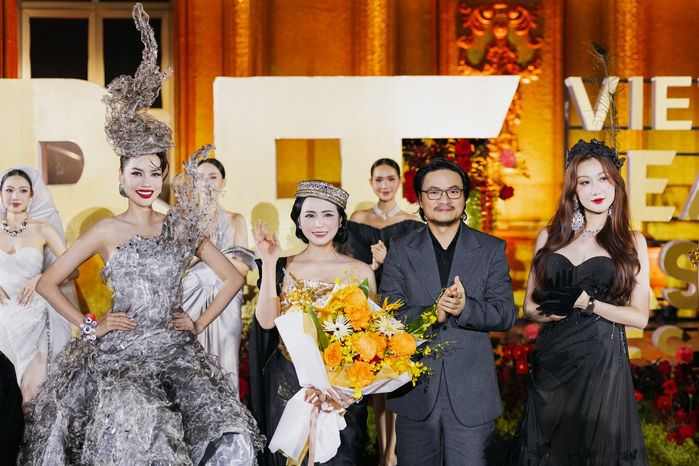 Dàn Hoa hậu mặc áo dài, lan tỏa tự hào ở Vietnam Beauty Fashion Fest
