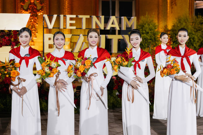 Dàn Hoa hậu mặc áo dài, lan tỏa tự hào ở Vietnam Beauty Fashion Fest