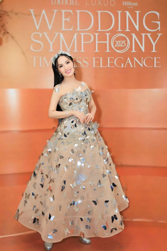 Hà Phương rạng rỡ cùng Minh Tuyết ở fashion show của Chung Thanh Phong