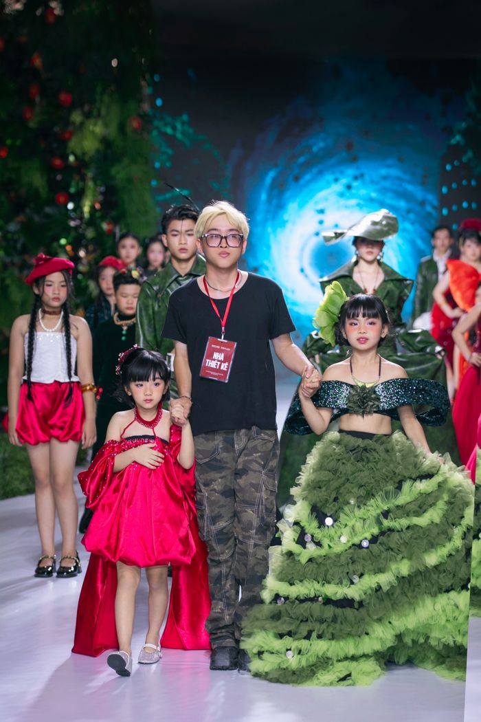 NTK Huỳnh Thành Phát ghi dấu ấn với BST độc đáo mang tên “Mị di”