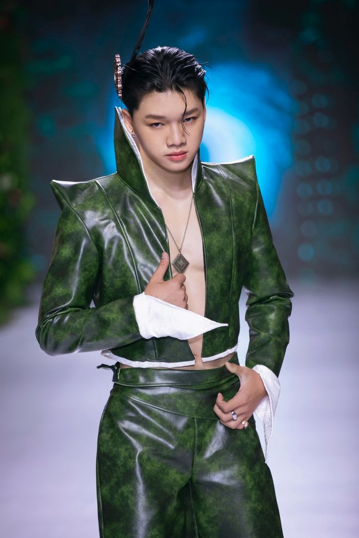NTK Huỳnh Thành Phát ghi dấu ấn với BST độc đáo mang tên “Mị di”