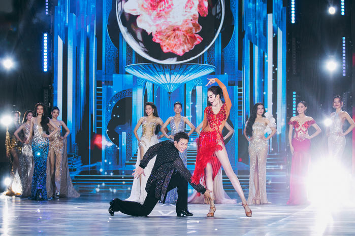 Á hậu Ngọc Hằng trình diễn dancesport tại chung kết Miss Grand Vietnam